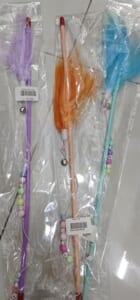 Gậy lông vũ mèo cán nhựa